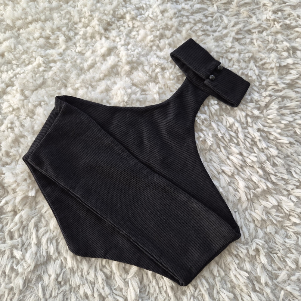 ☆5/$15☆Black Ribbed Halter Neck Crop Top with Collar | Size XS - Picture 8 of 13